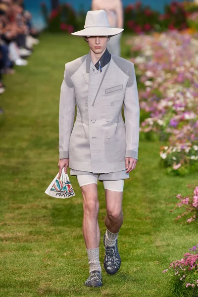 Look 49